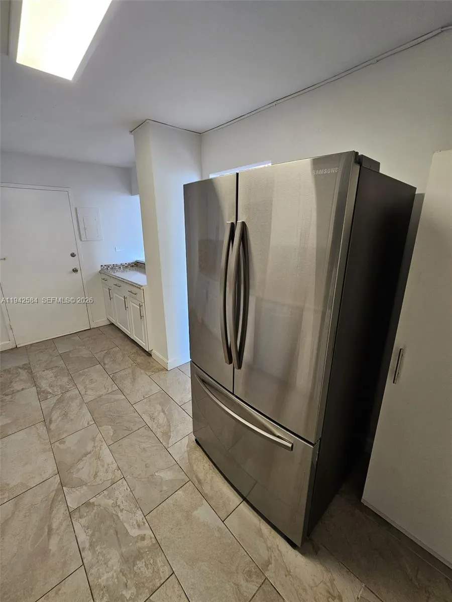7135 Collins Ave # 1011, Miami Beach FL 33141