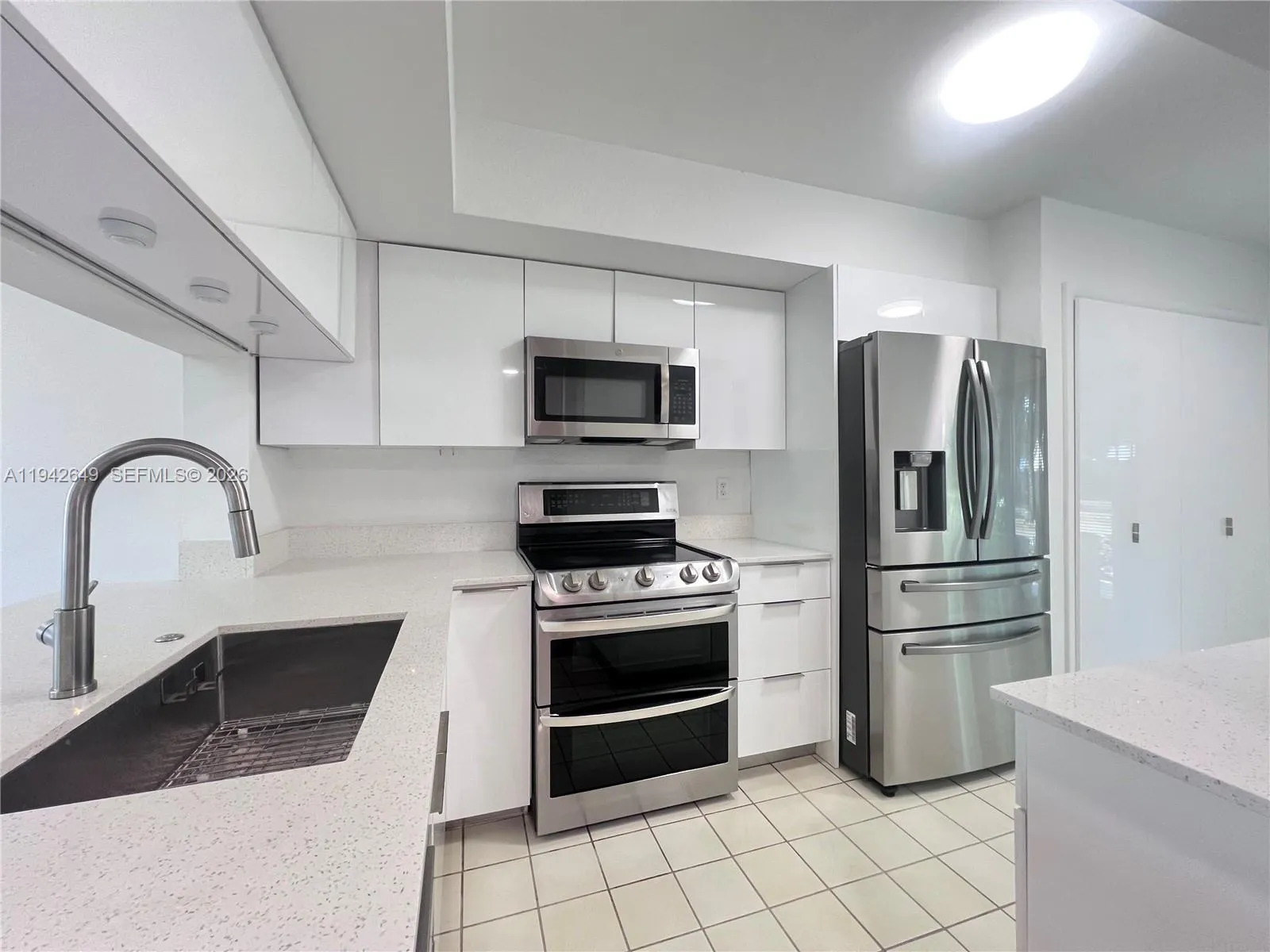 7852 NW 7th Ct, Plantation FL 33324