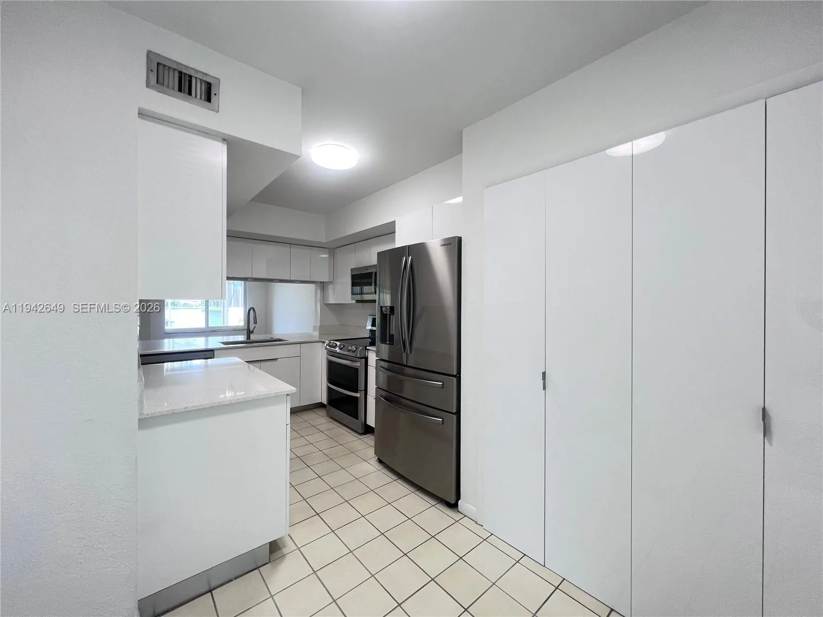 7852 NW 7th Ct, Plantation FL 33324