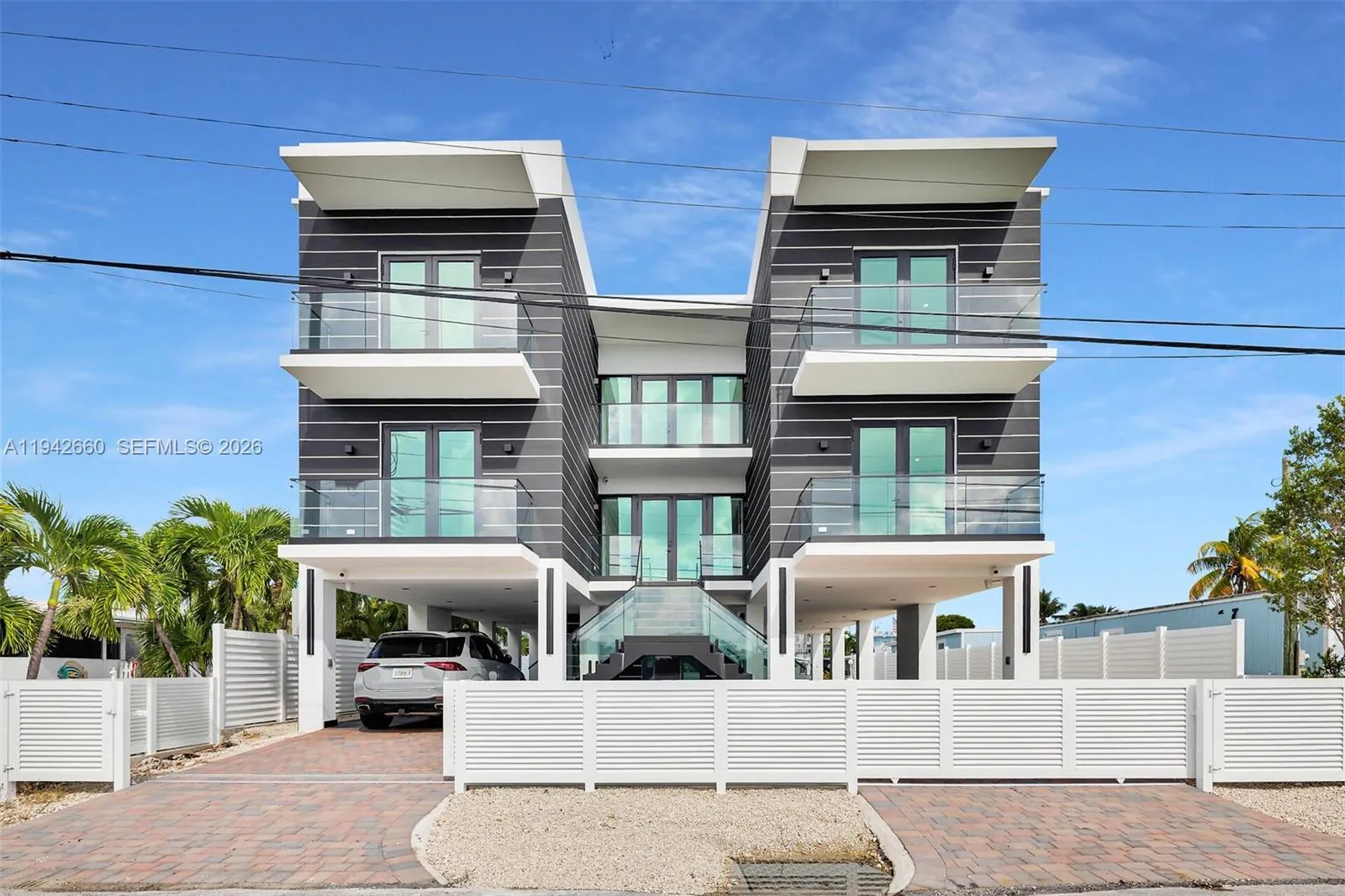 5 bedroom 4 bath for sale at 141 Grassy Rd, Key Largo FL 33037