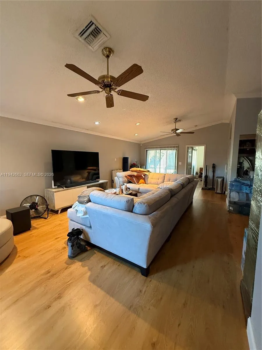 2 bedroom 2 bath for sale at 6190 Pine Tree Ln, Tamarac FL 33319