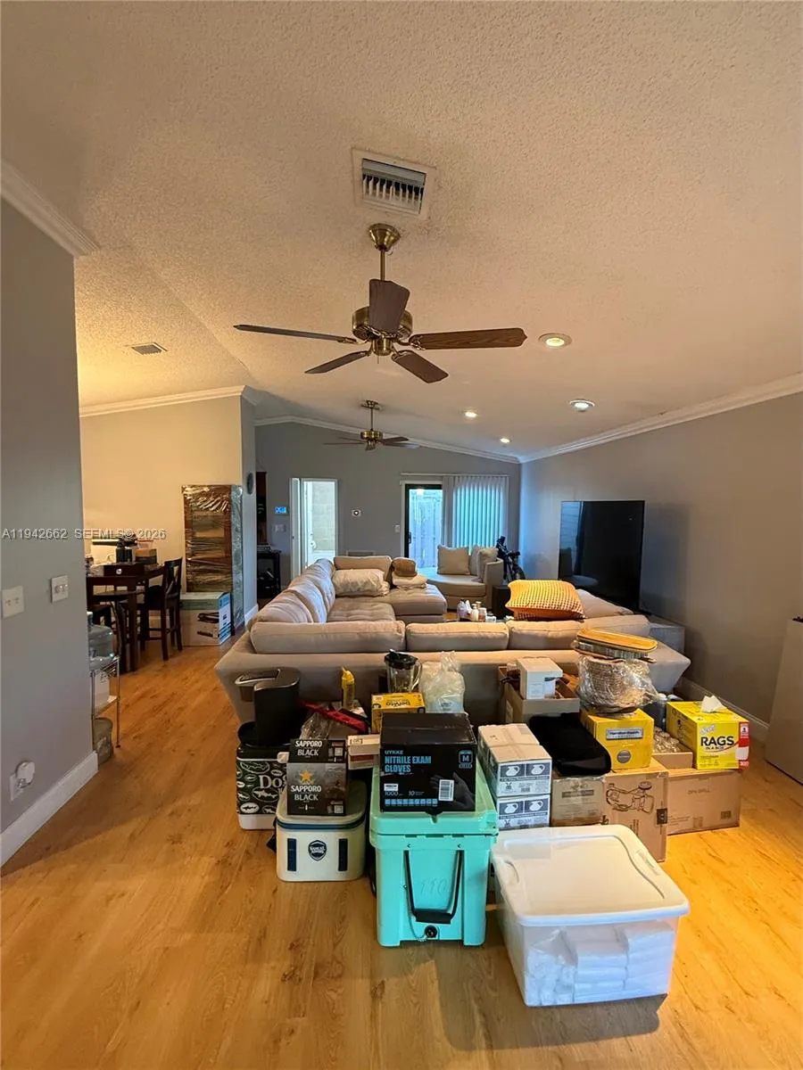 6190 Pine Tree Ln, Tamarac FL 33319