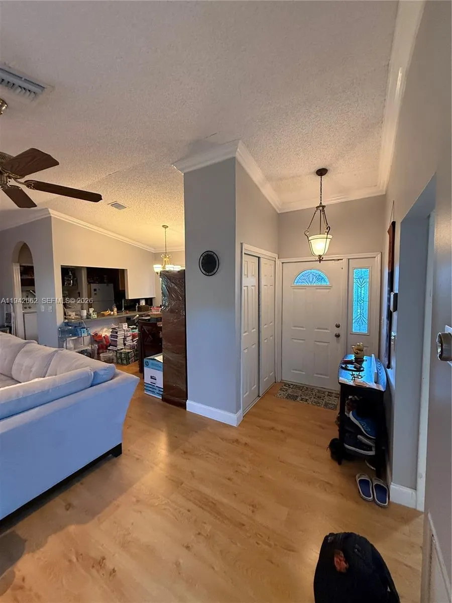 6190 Pine Tree Ln, Tamarac FL 33319