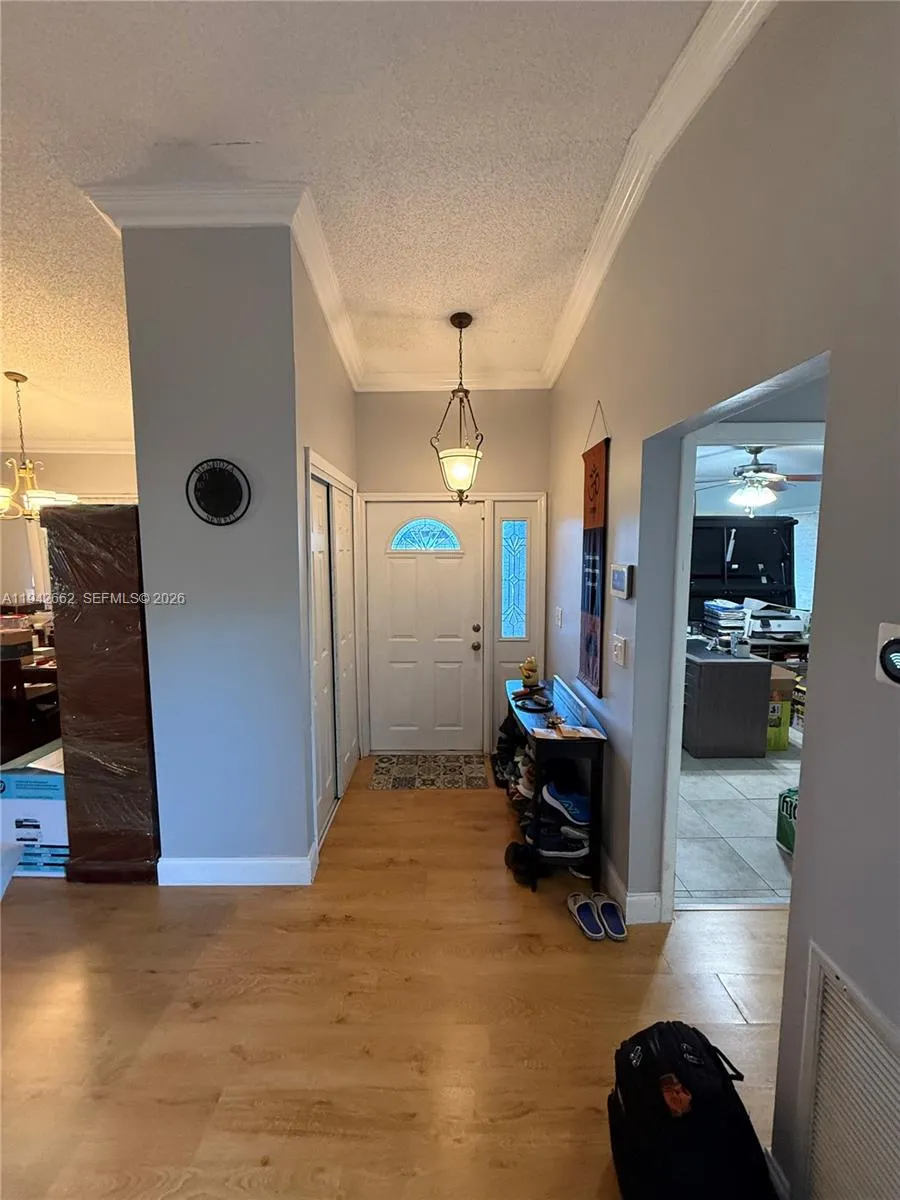 6190 Pine Tree Ln, Tamarac FL 33319