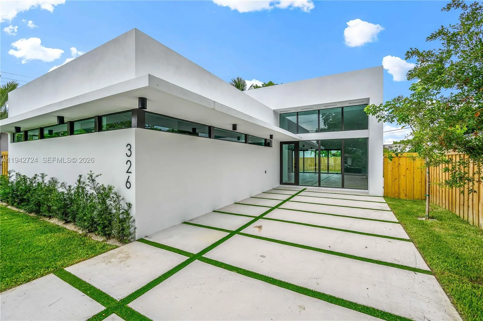 326 NW 40th St, Miami FL 33127