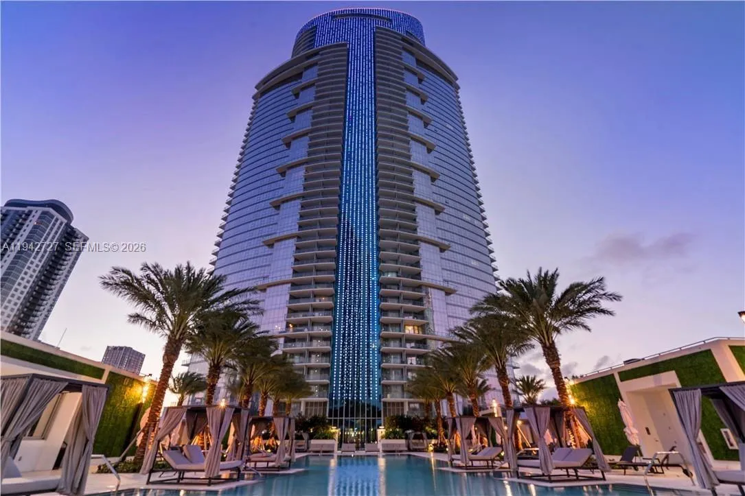 2 bedroom 2 bath for sale at 851 NE 1st Ave # 2904, Miami FL 33132