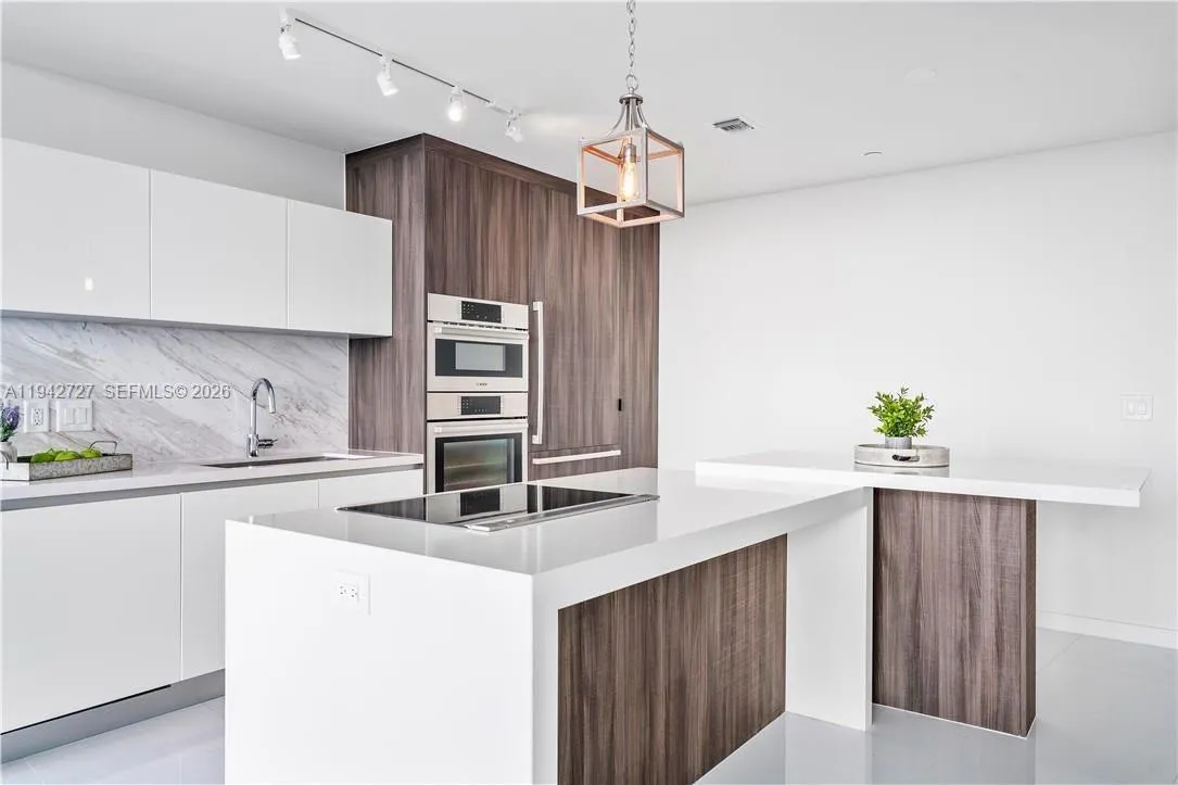 851 NE 1st Ave # 2904, Miami FL 33132