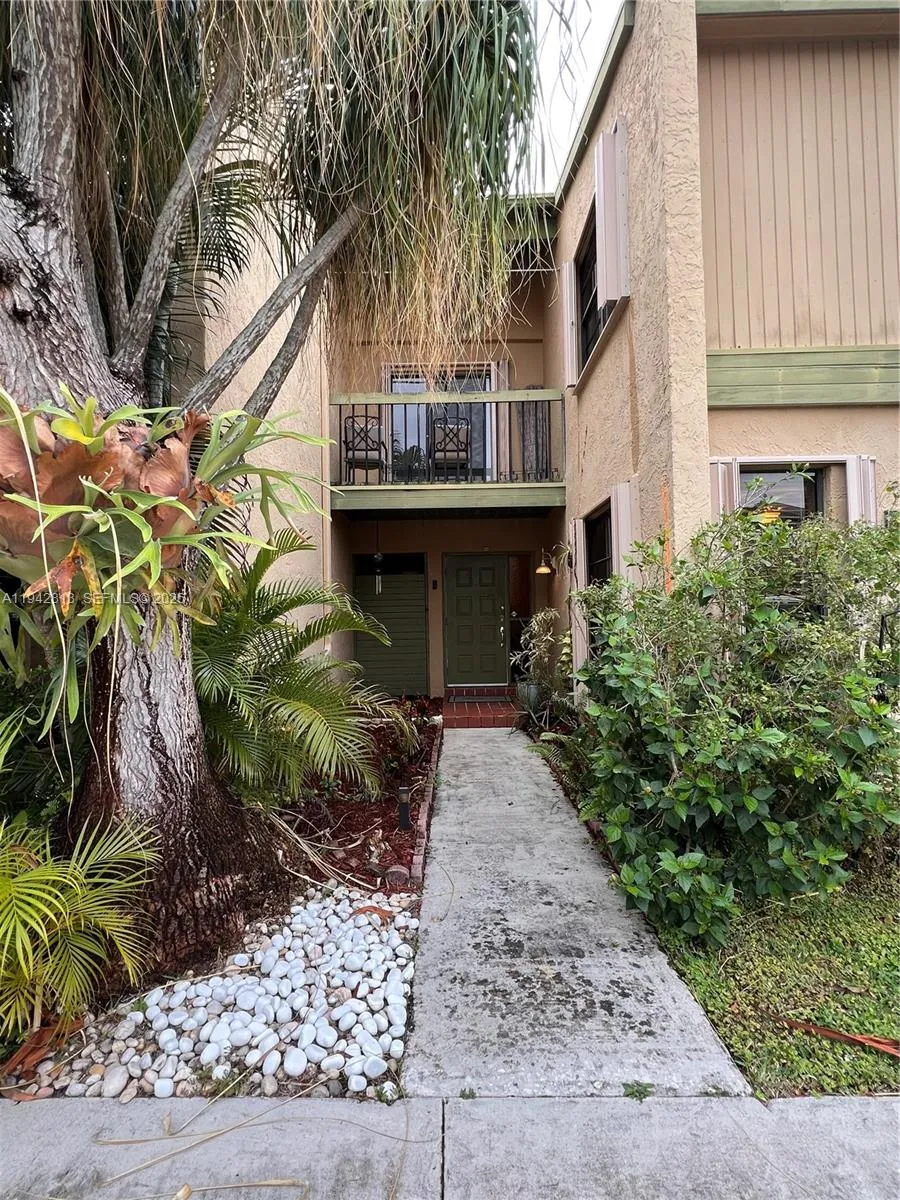 4 bedroom 3 bath for sale at 1471 NW 94th Ave # 240, Pembroke Pines FL 33024
