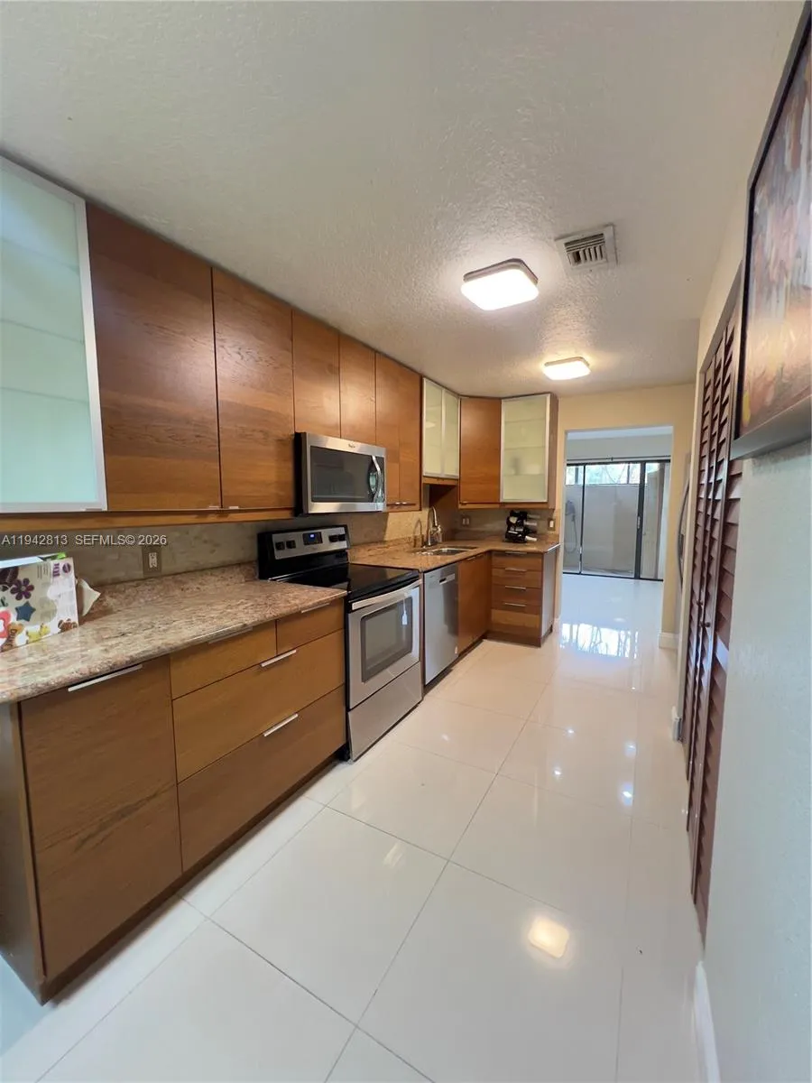 1471 NW 94th Ave # 240, Pembroke Pines FL 33024