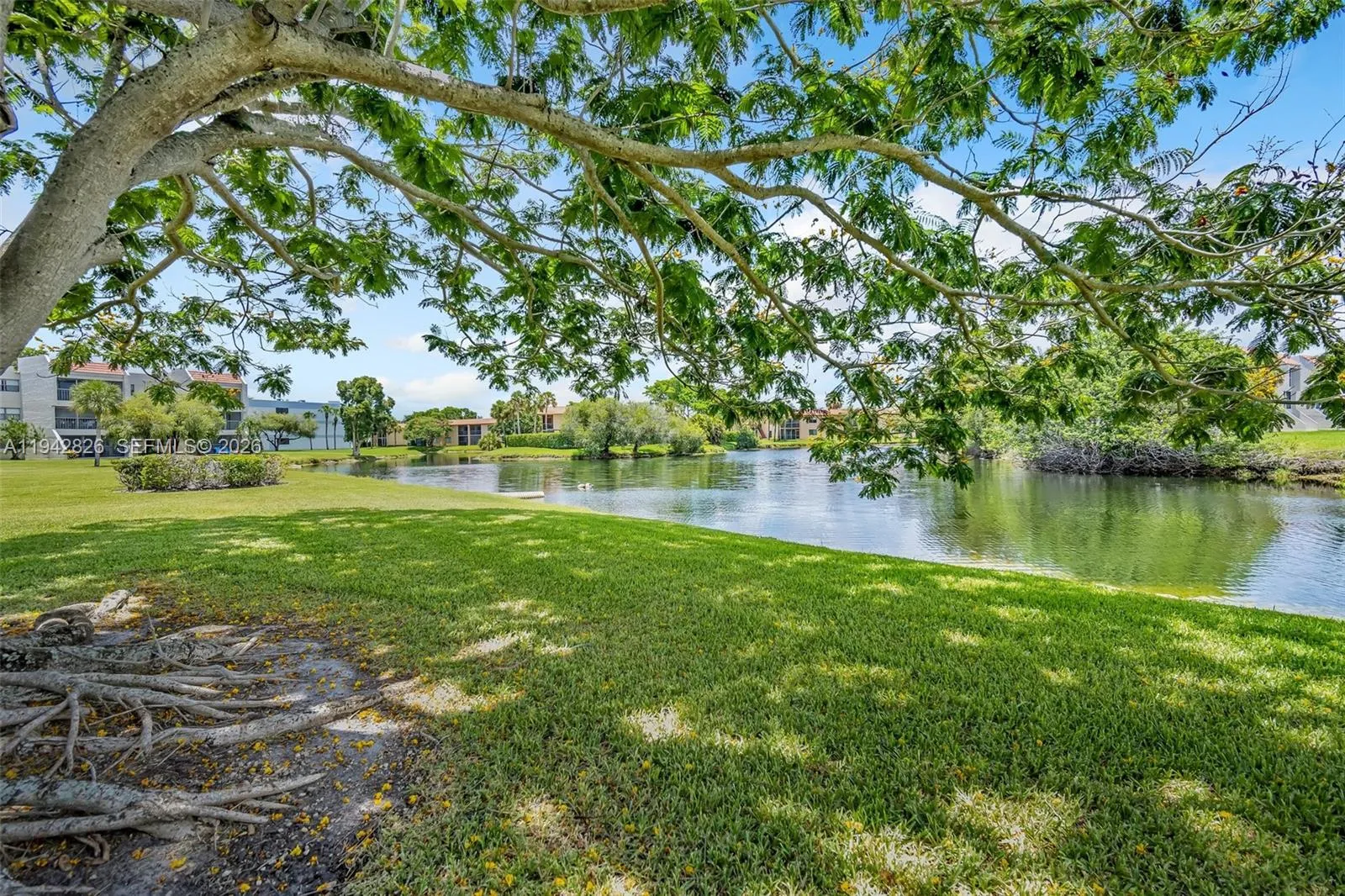 2 bedroom 2 bath for sale at 220 Lakeview Dr # 308, Weston FL 33326