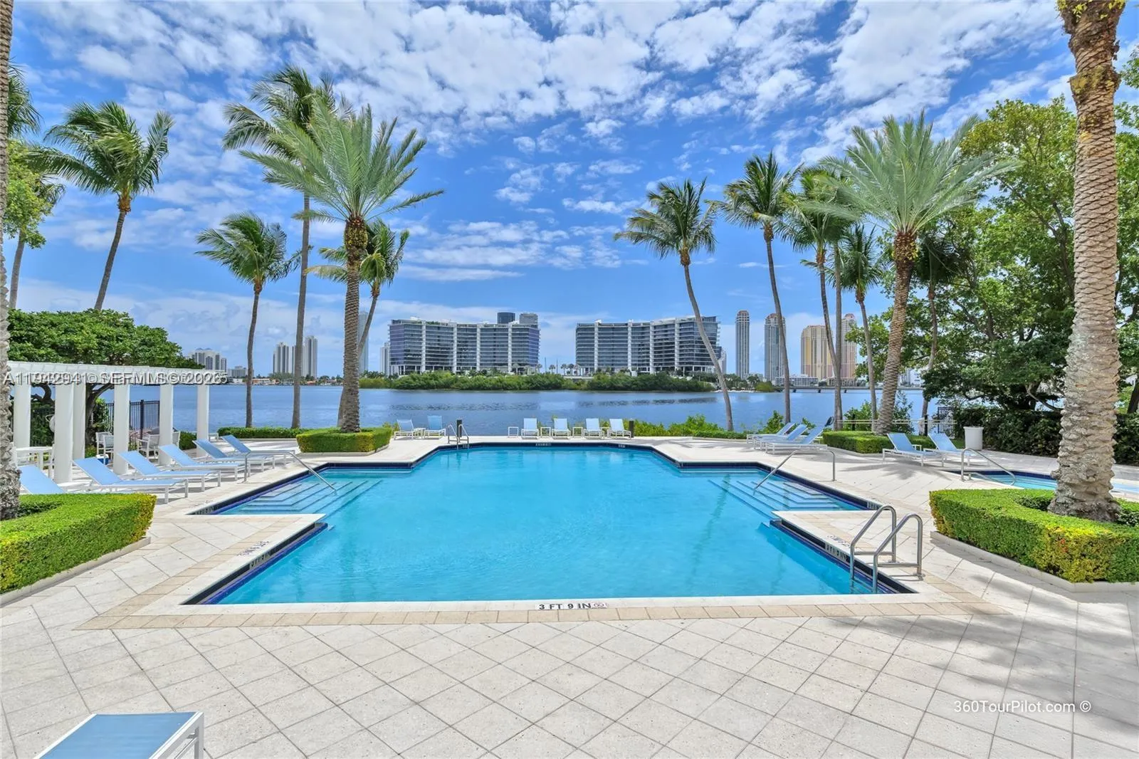 3 bedroom 2 bath for sale at 3215 NE 184th St # 14301, Aventura FL 33160