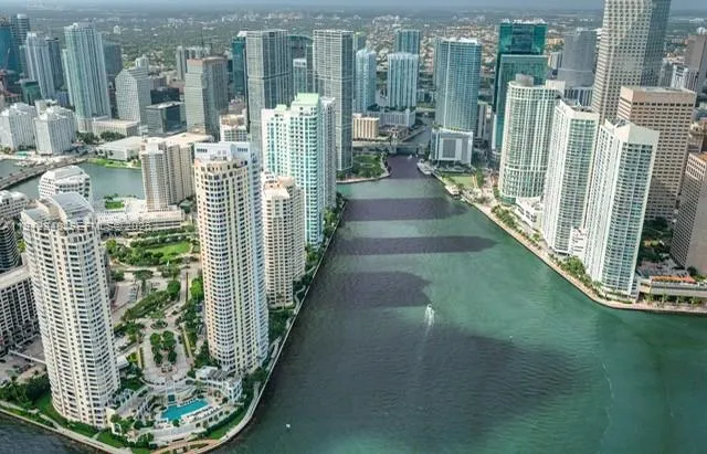 2 bedroom 3 bath for sale at 200 Biscayne Boulevard Way # 502, Miami FL 33131