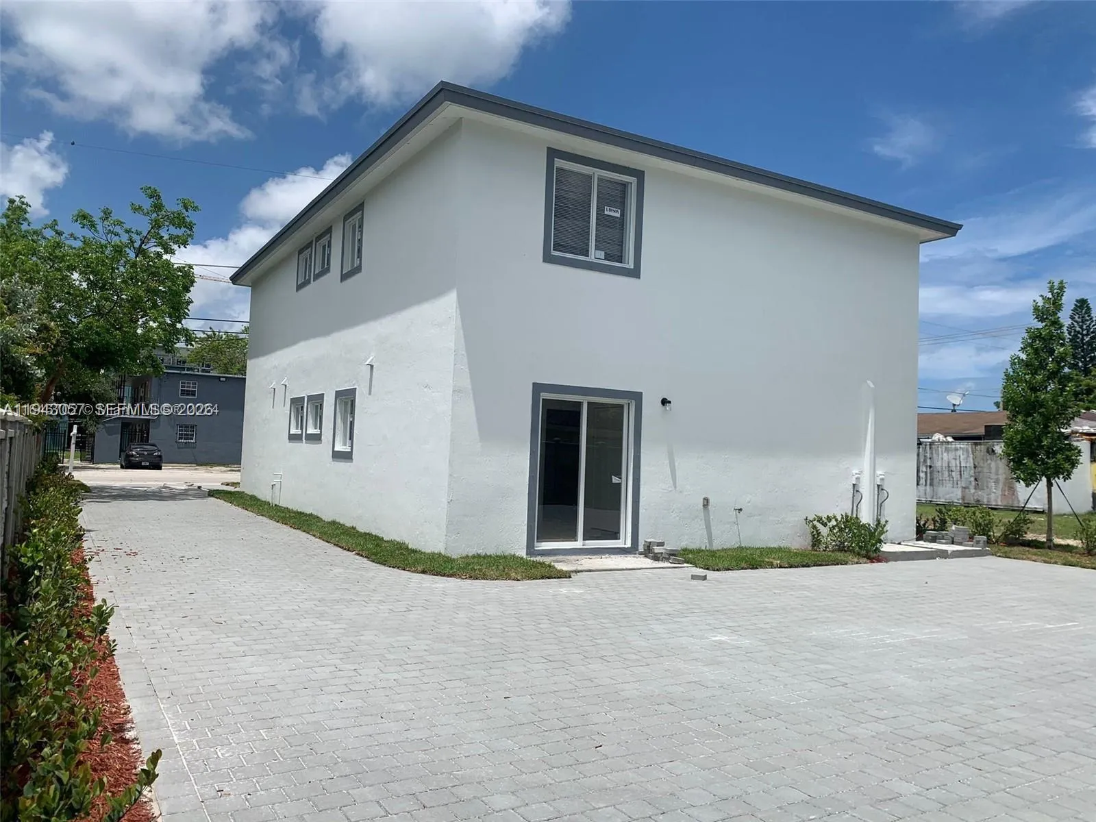 1530 NW 60th St, Miami FL 33142