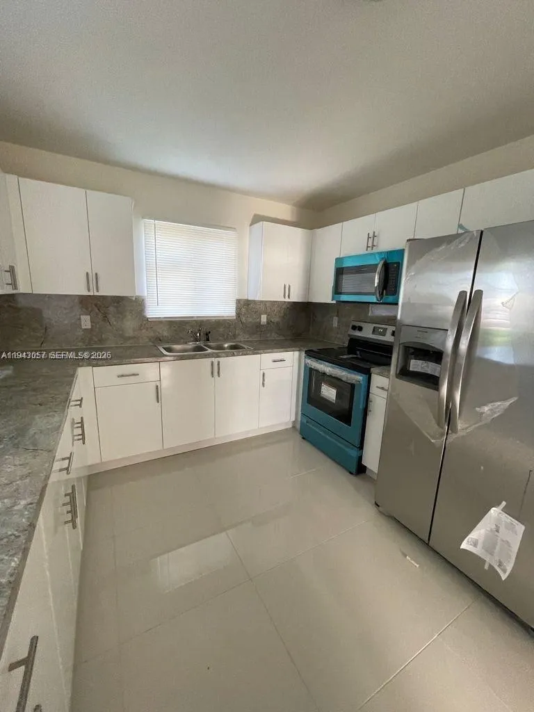 1530 NW 60th St, Miami FL 33142