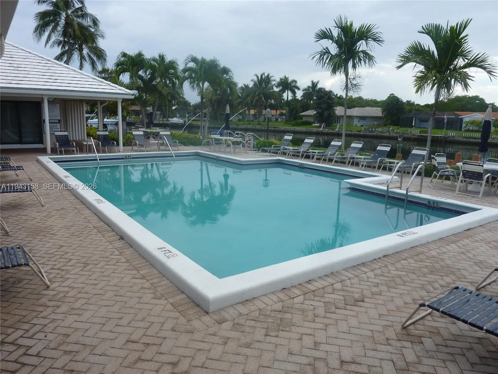 180 Cypress Club Dr # 811, Pompano Beach FL 33060