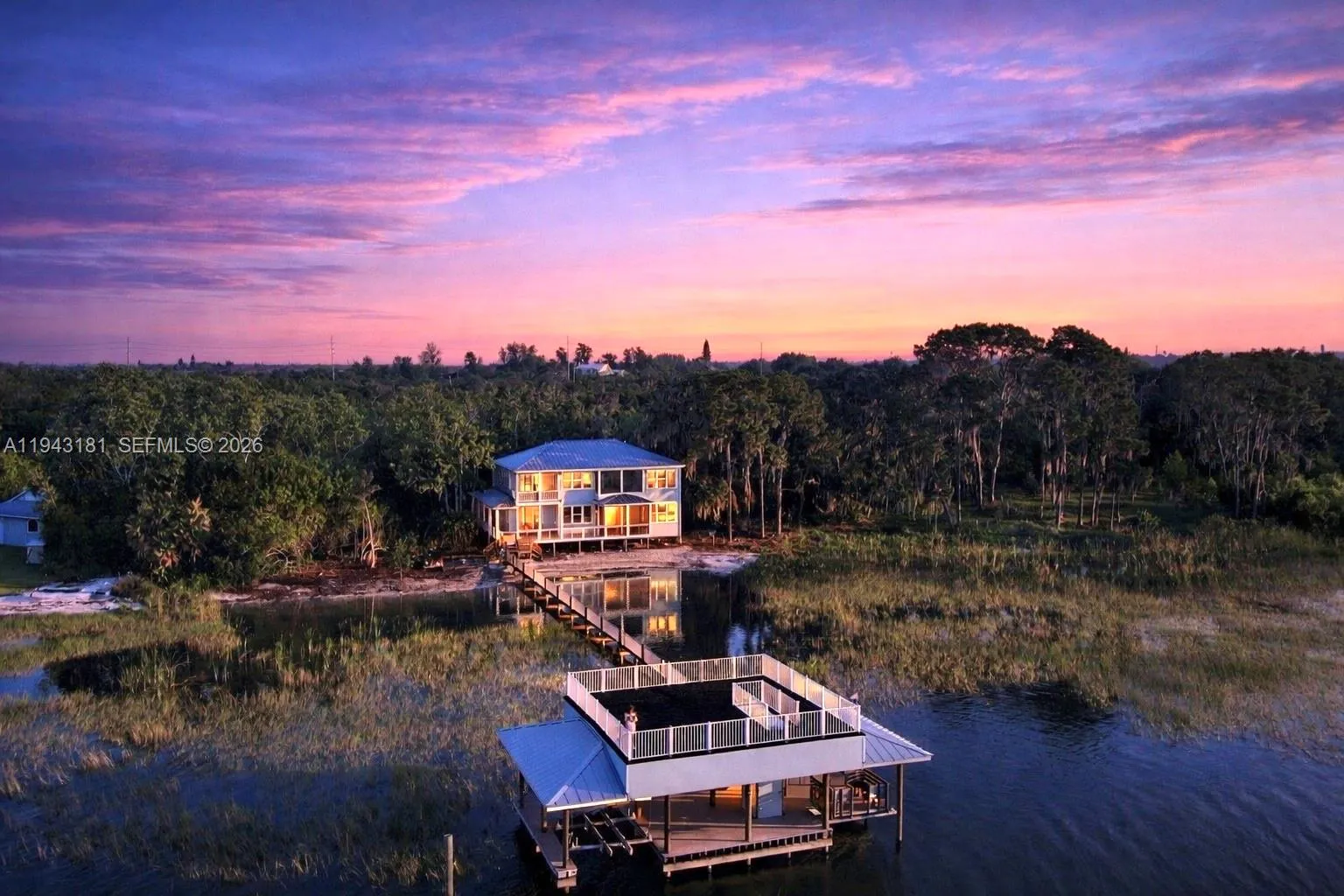 5 bedroom 3 bath for sale at 424 Lake Mirror Dr, Lake Placid FL 33852