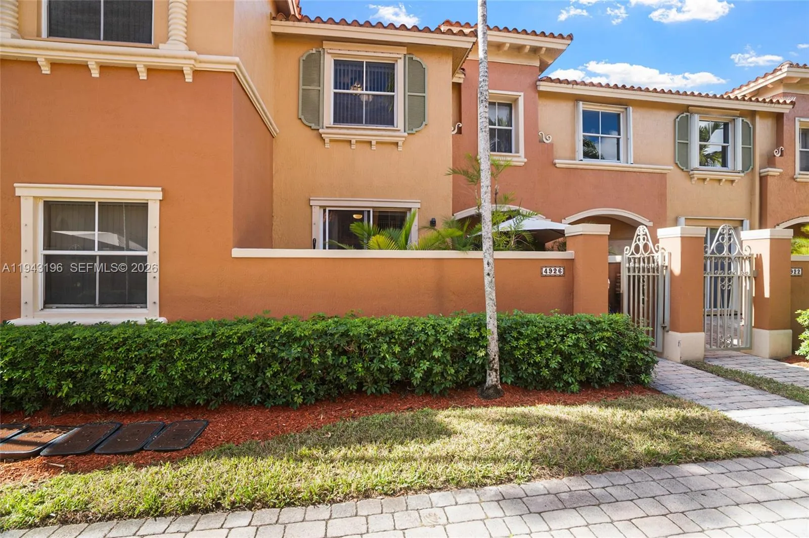3 bedroom 2 bath for sale at 4926 Spinnaker Dr # 5007, Dania Beach FL 33312