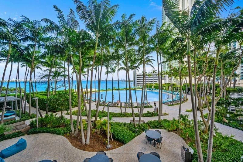 650 NE 32nd St # 602, Miami FL 33137