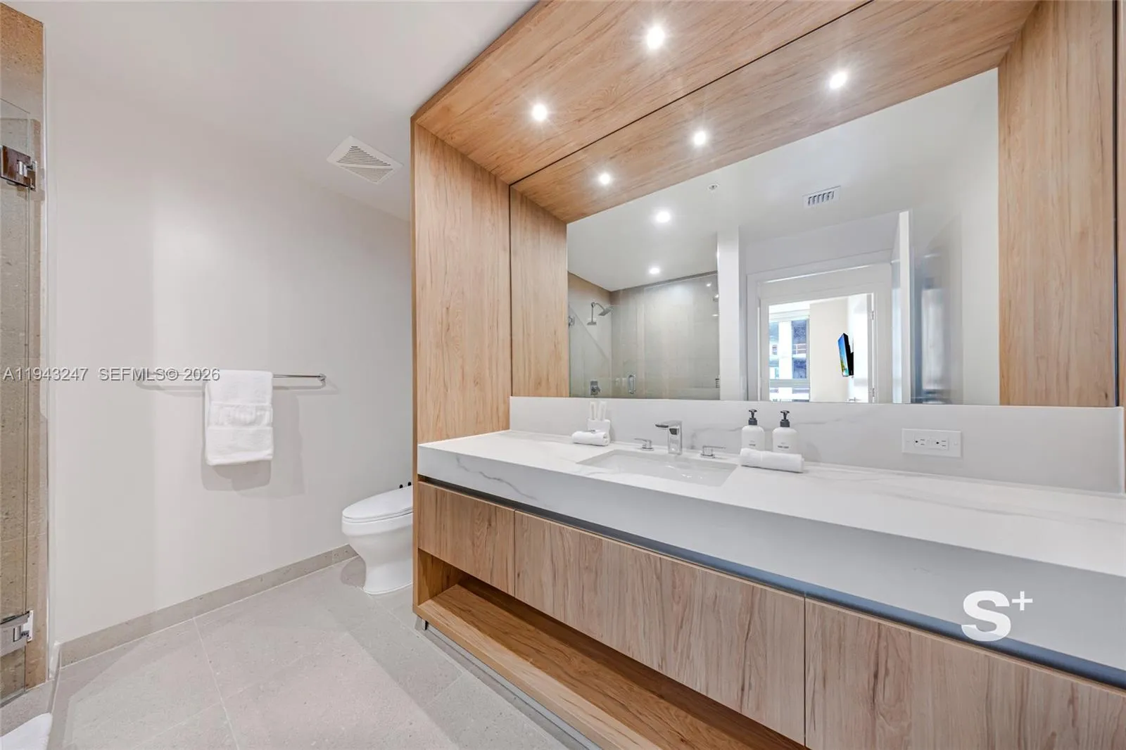 11 NE 6th St # 2903, Miami FL 33132