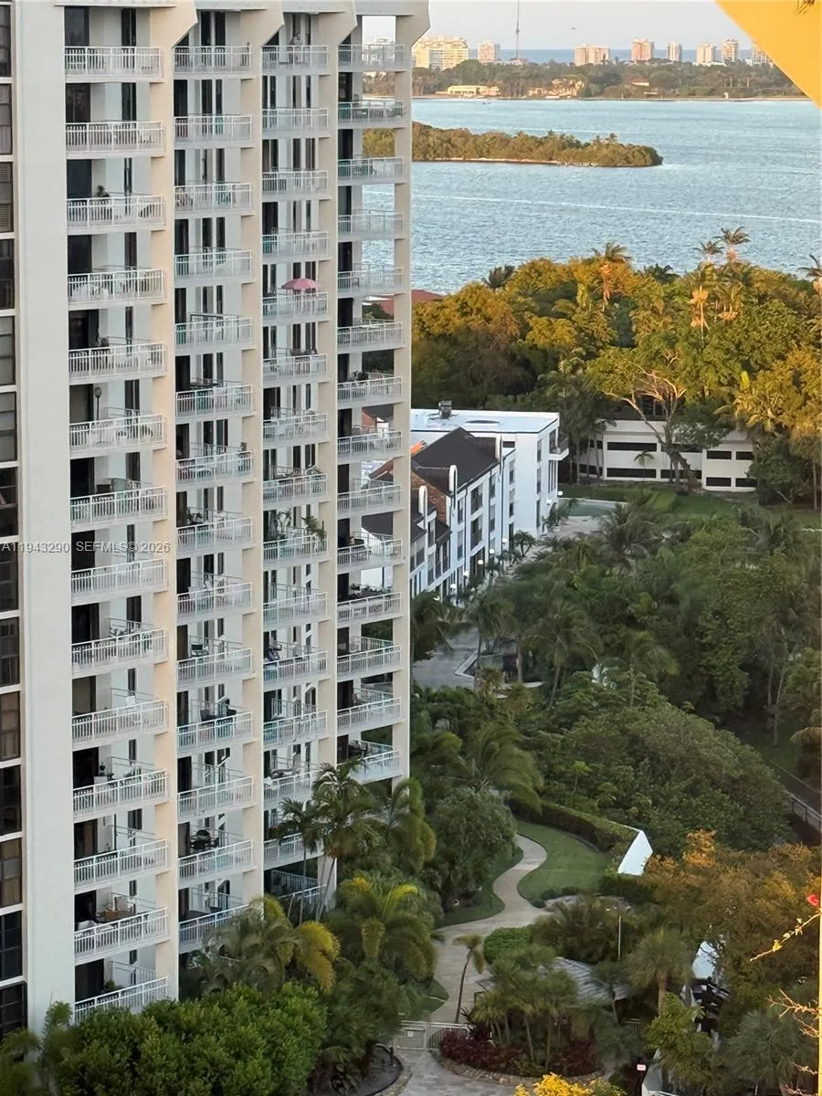 2000 Towerside Ter # 1005, Miami FL 33138