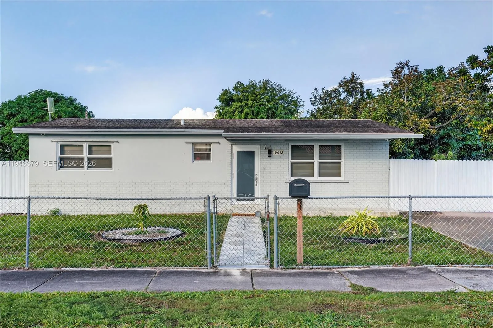 2 bedroom 2 bath for sale at 19632 SW 120th Ave, Miami FL 33177