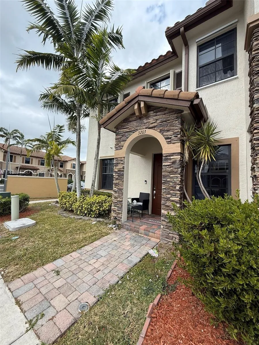 3203 SE 7th St, Homestead FL 33033