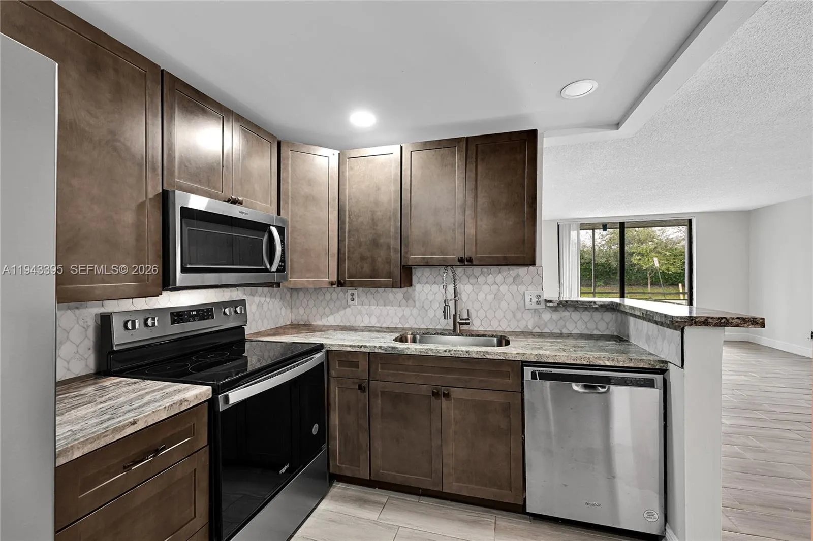2850 Somerset Dr # 105L, Lauderdale Lakes FL 33311