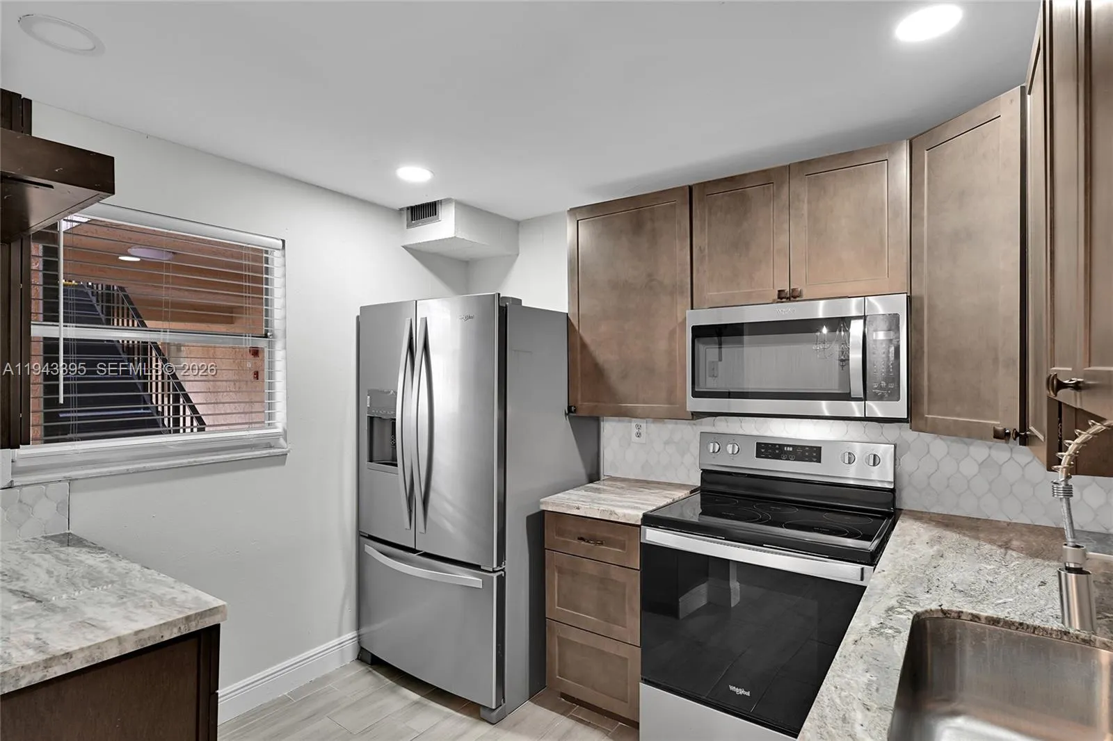 2850 Somerset Dr # 105L, Lauderdale Lakes FL 33311