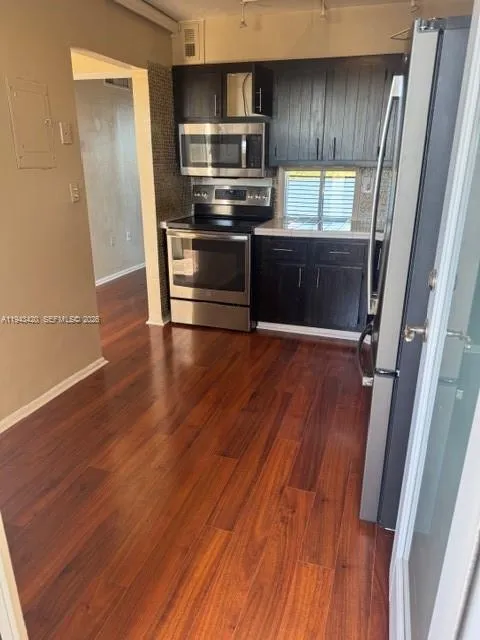 1 bedroom 1 bath for sale at 1075 NE Miami Gardens Dr # 706, Miami FL 33179