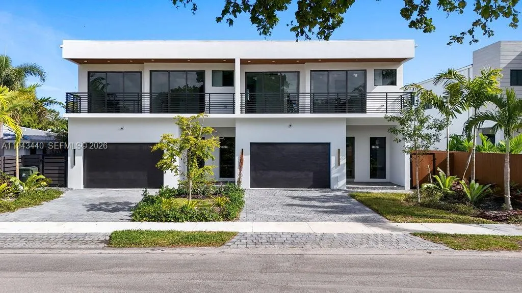 4 bedroom 4 bath for sale at 1122 NE 10th Ave, Fort Lauderdale FL 33304