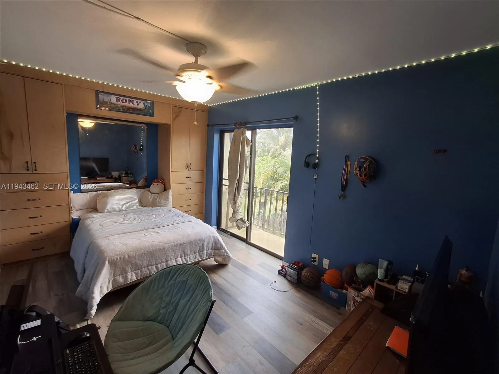 279 Woodland Rd, Palm Springs FL 33461
