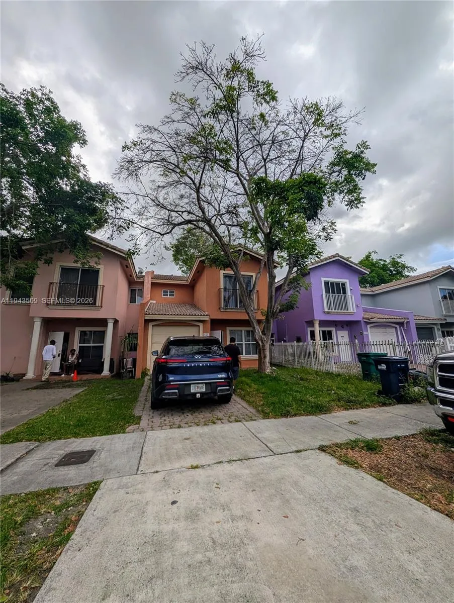 825 SW 6th Pl, Florida City FL 33034