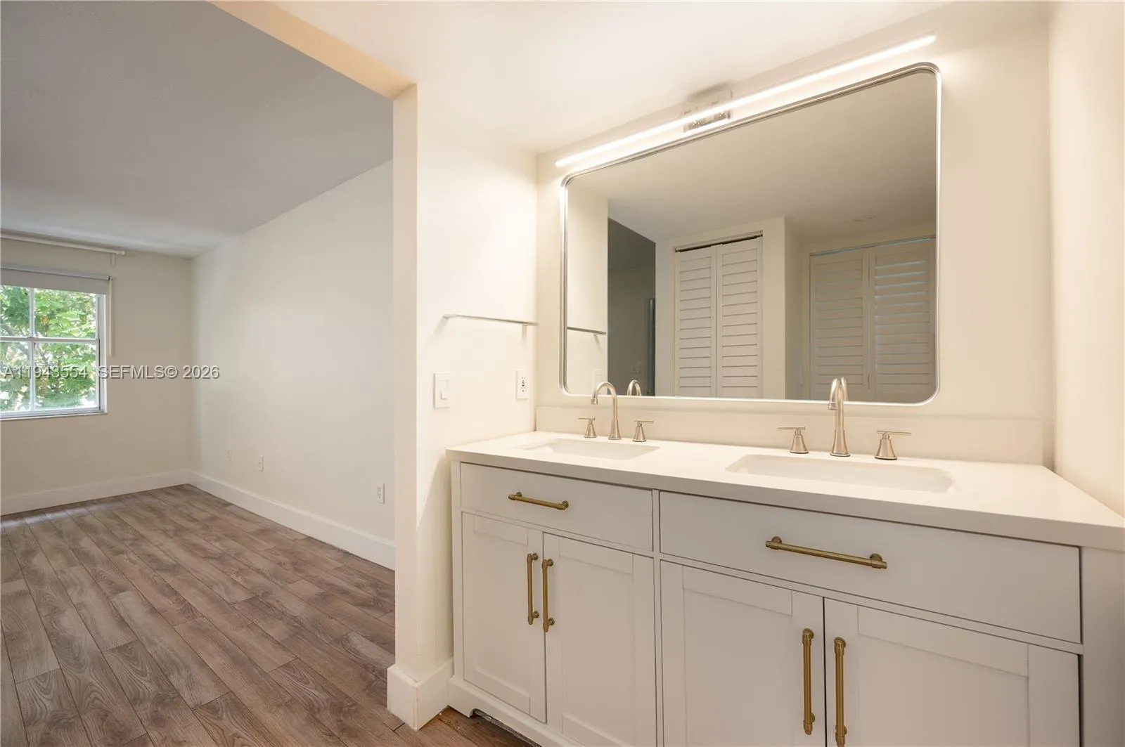 1 Alhambra Cir # 203, Coral Gables FL 33134