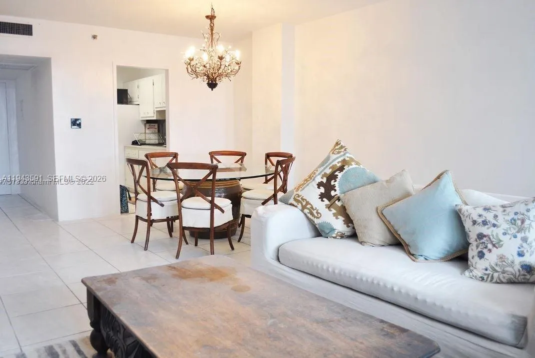 1 bedroom 1 bath for sale at 100 Lincoln Rd # 522, Miami Beach FL 33139