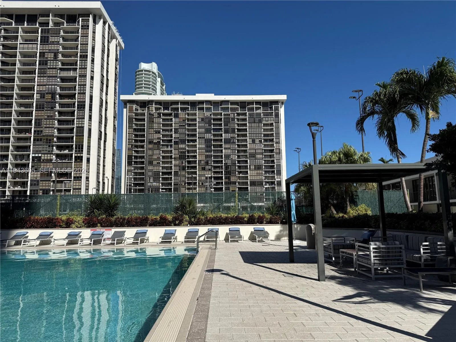 1 bedroom 1 bath for sale at 1925 Brickell Ave # 1403, Miami FL 33129