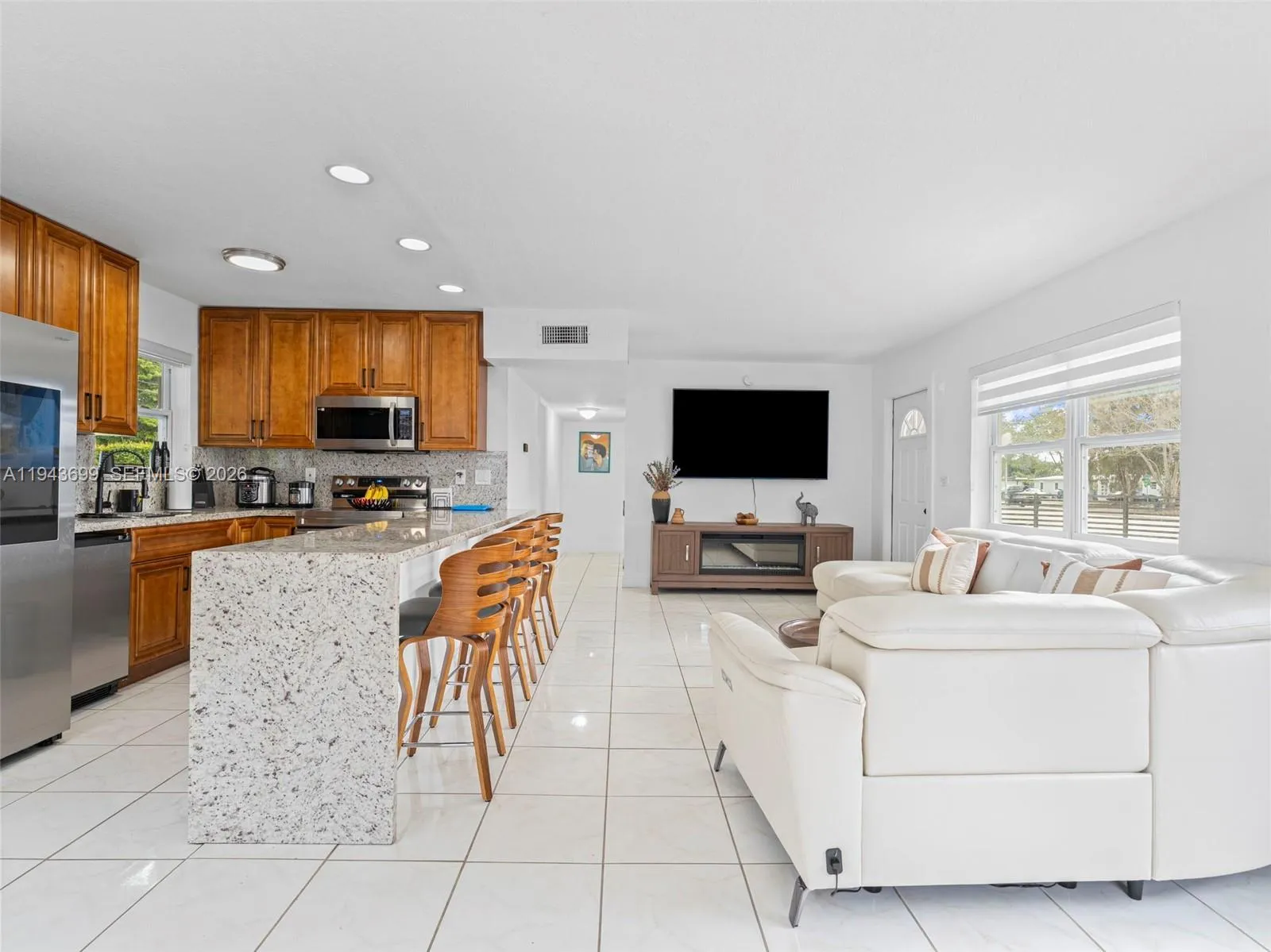 11401 SW 56th St, Miami FL 33165