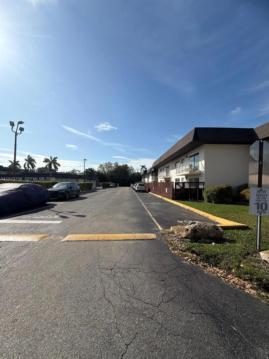 3 bedroom 2 bath for sale at 8601 SW 94th St # 125W, Miami FL 33156