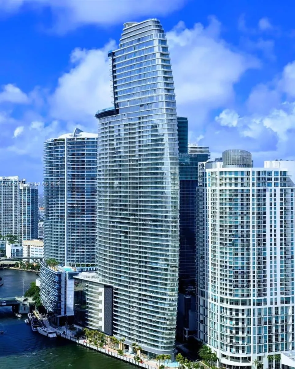 3 bedroom 4 bath for sale at 300 Biscayne Blvd Way # 3403, Miami FL 33131