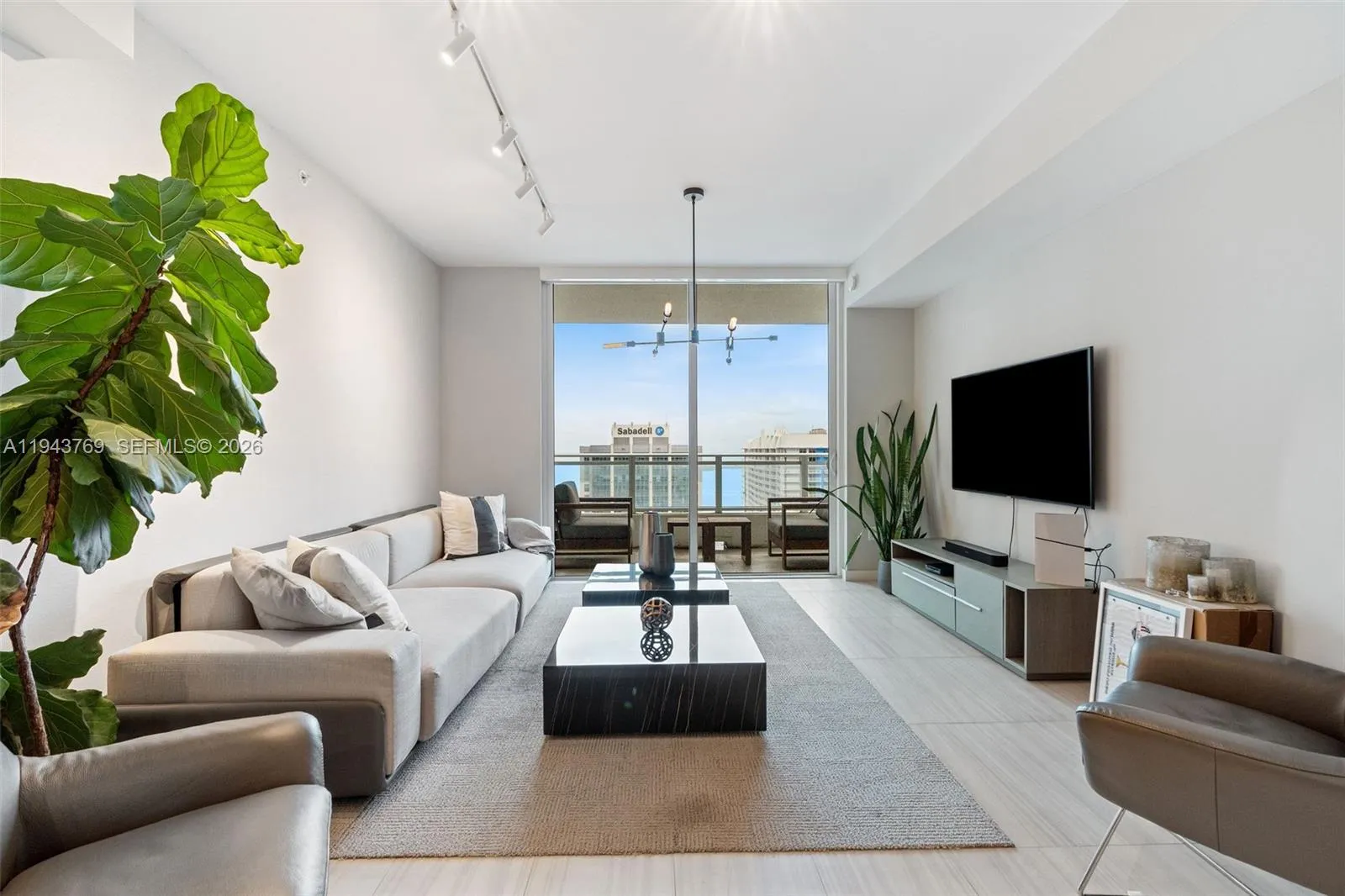 1 bedroom 1 bath for sale at 1080 Brickell Ave # 3702, Miami FL 33131
