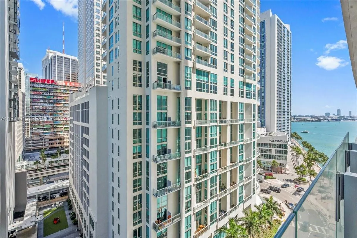 1 bedroom 1 bath for sale at 300 Biscayne Blvd Way # 1106, Miami FL 33131