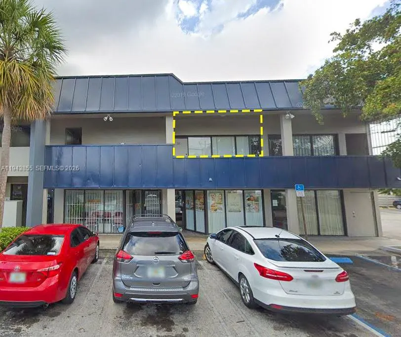 3735 SW 8th St # 207, Coral Gables FL 33134