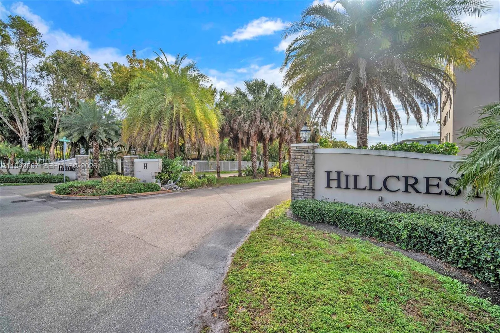 2 bedroom 2 bath for sale at 1201 Hillcrest Ct # 102, Hollywood FL 33021