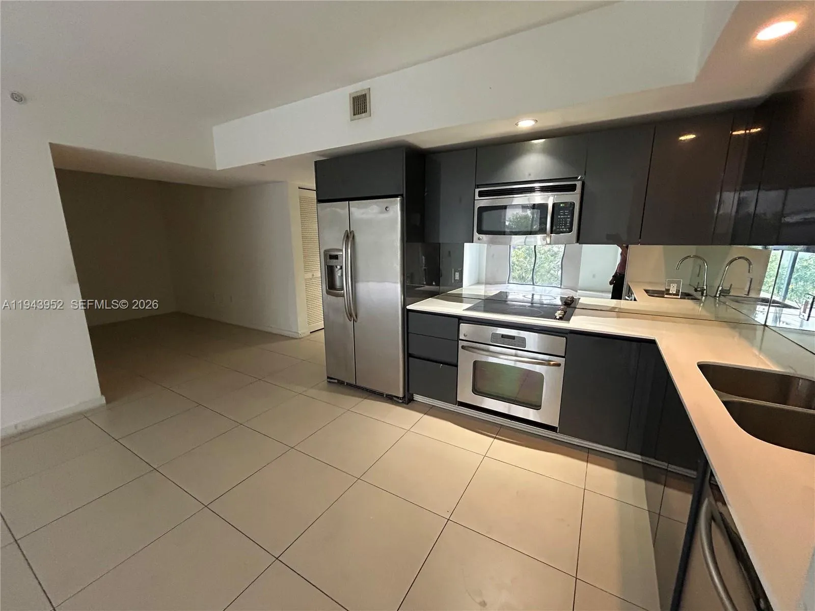 31 SE 6th St # 407, Miami FL 33131