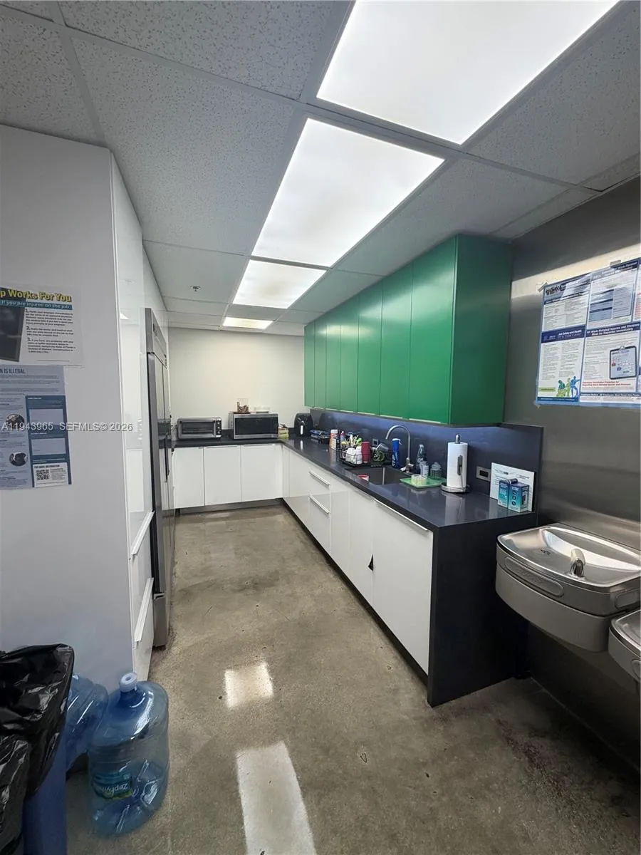 7620 NW 25th St # 3, Miami FL 33122