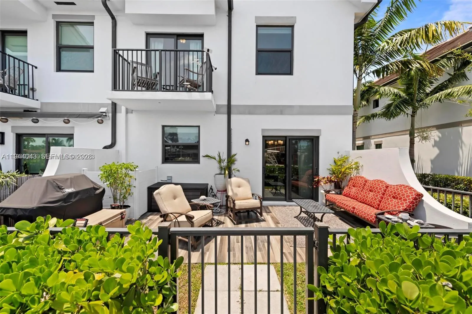 4518 E Aqua Bella Ln, Dania Beach FL 33312