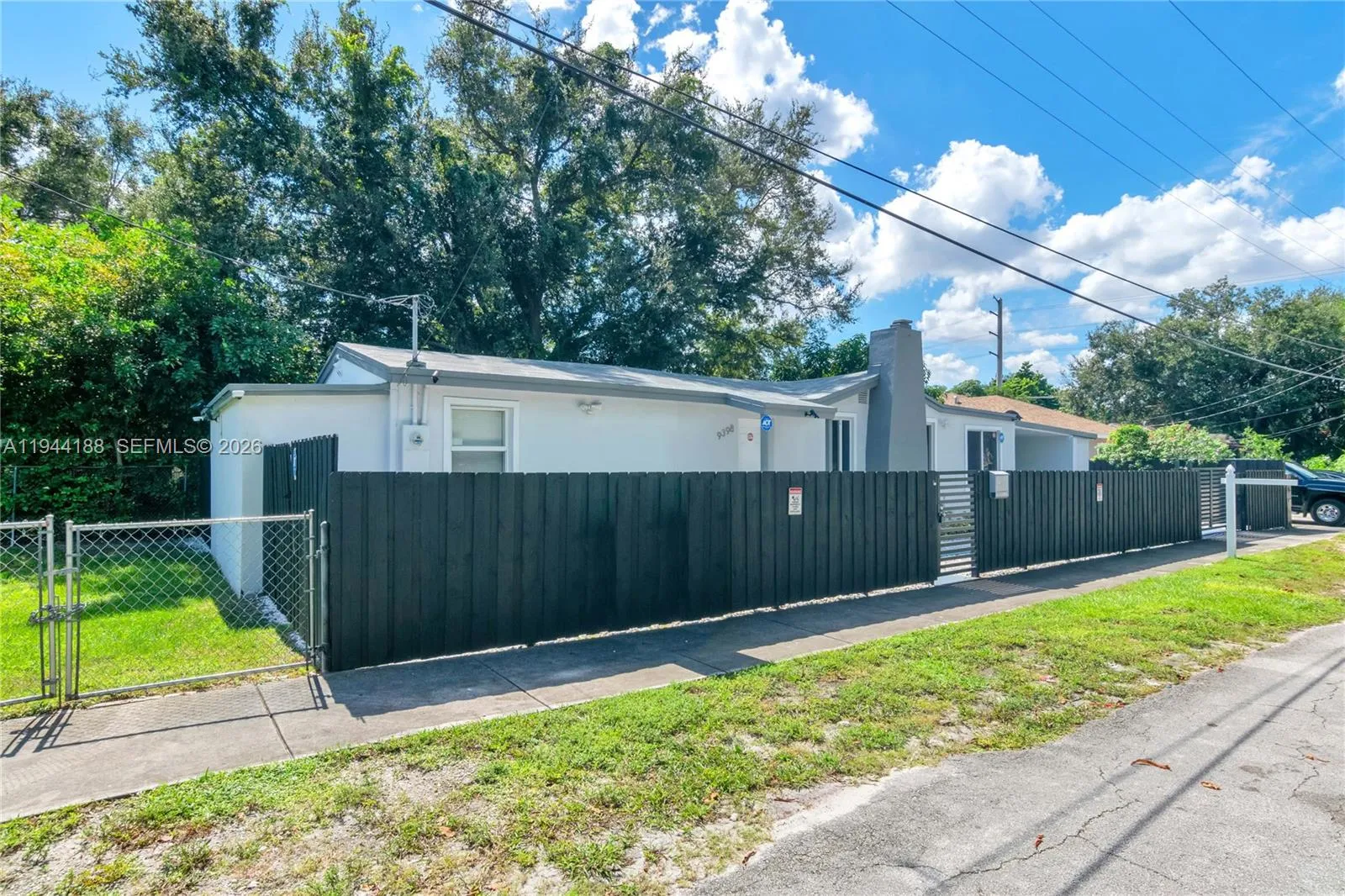 9398 NW 4th Ave, Miami FL 33150