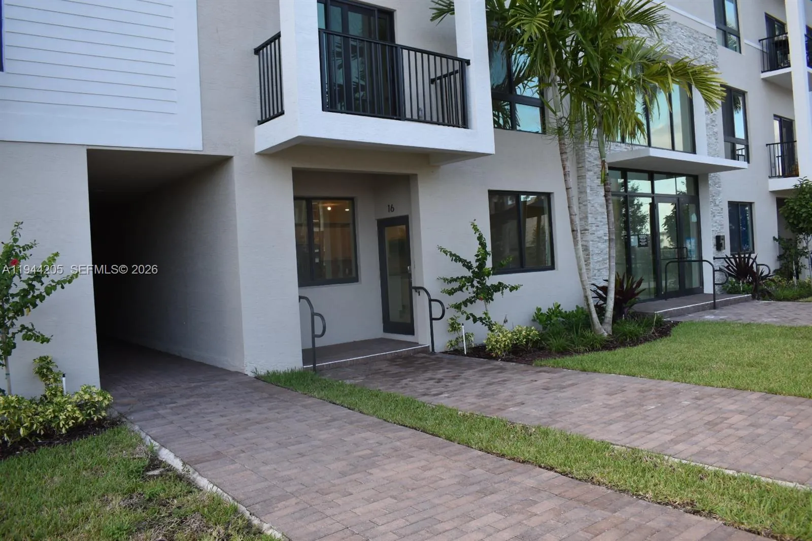 2 bedroom 2 bath for sale at 4640 NW 84th Ave # 16, Doral FL 33166
