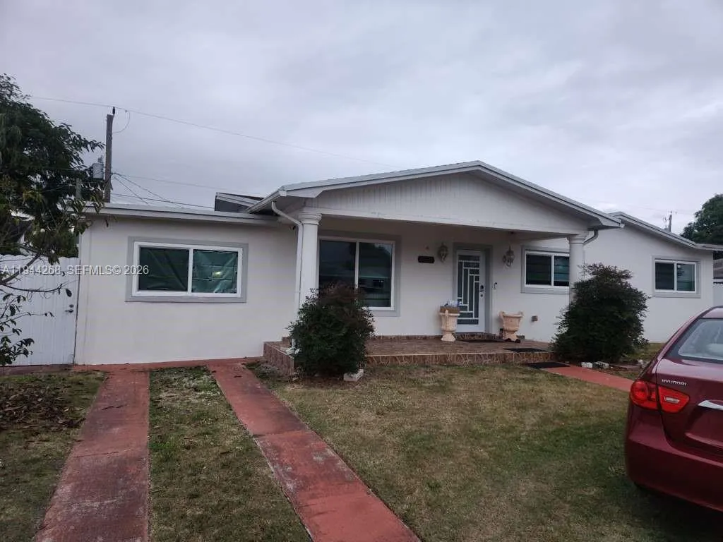 4 bedroom 3 bath for sale at 12601 SW 188th St, Miami FL 33177