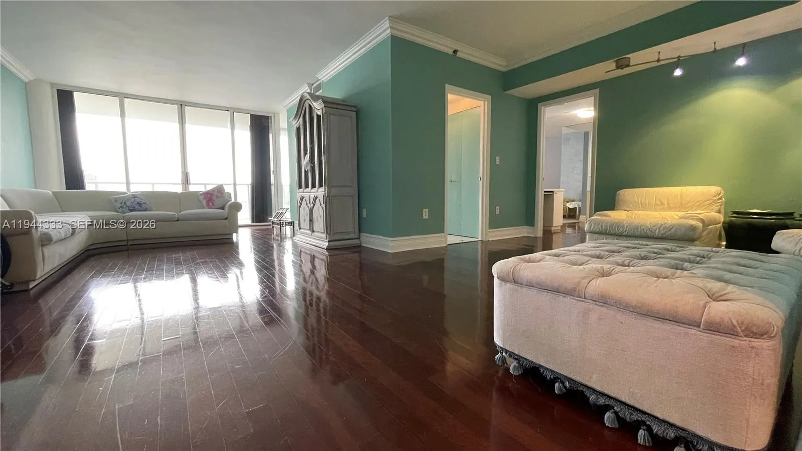 1 bedroom 1 bath for sale at 4000 Island Blvd # 1105, Aventura FL 33160