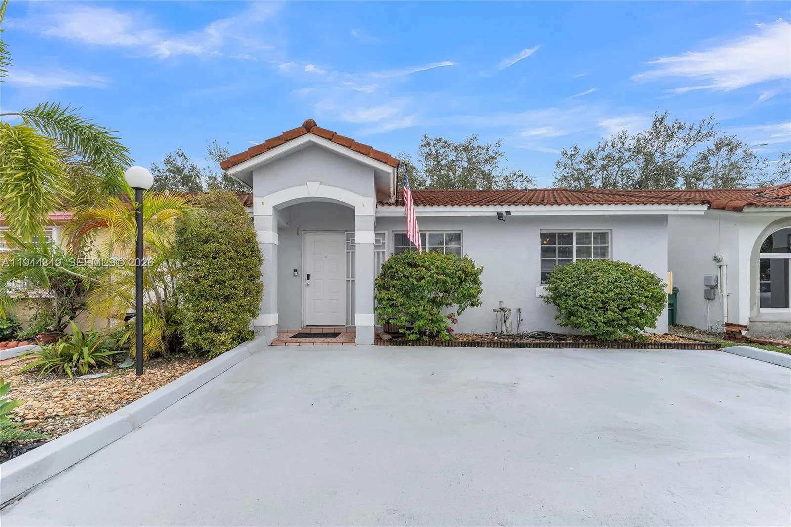 3 bedroom 2 bath for sale at 8255 NW 186th St # 1002, Hialeah FL 33015